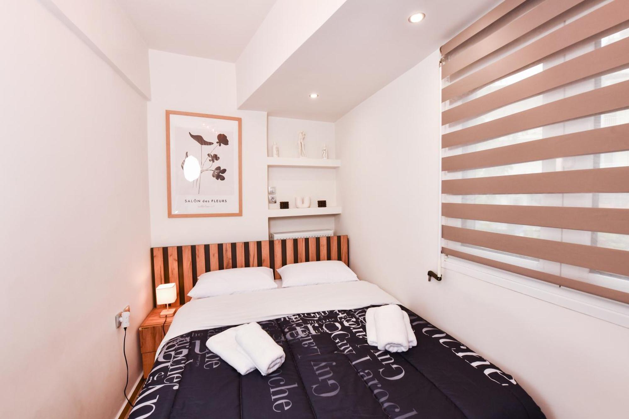 Apartment Comfy Dots Larissa